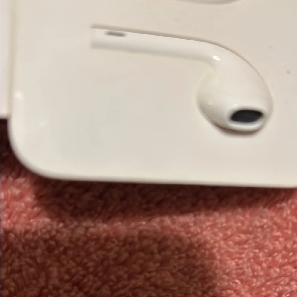 White Wired Earbuds